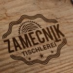 Tischler Logo Zamecnik Holzoptik Tischlerei