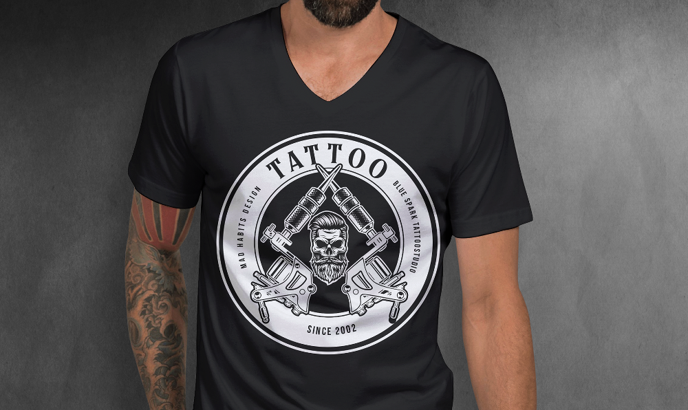 Emblem T-Shirt für Tattoo-Liebhaber