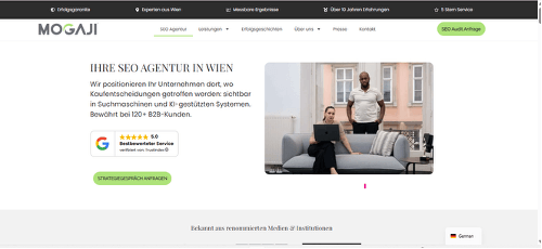 Above-the-fold Bereich der Website von Mogaji mit Headline, Trust-Elementen, Call-to-Action und Hero-Bild des Teams